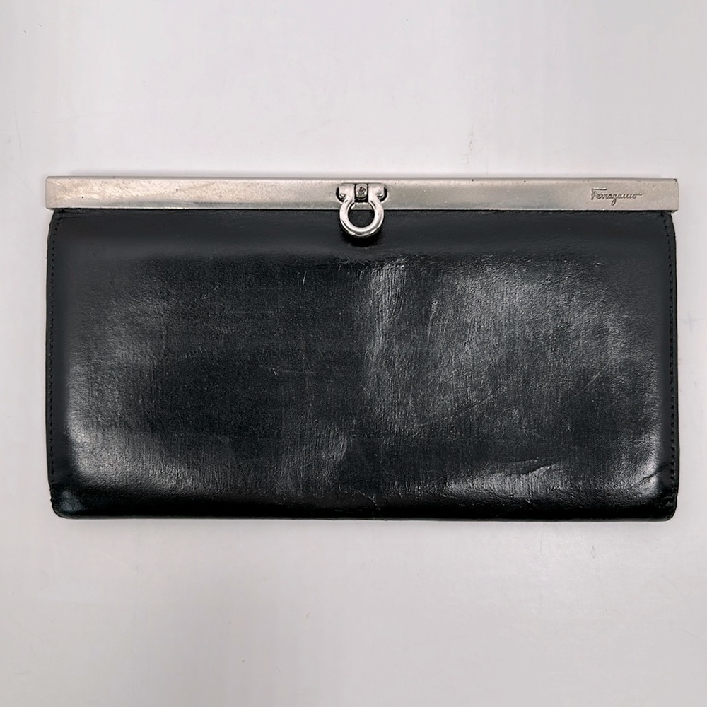 Authenticated Salvatore Ferragamo Leather Continental Wallet- Black